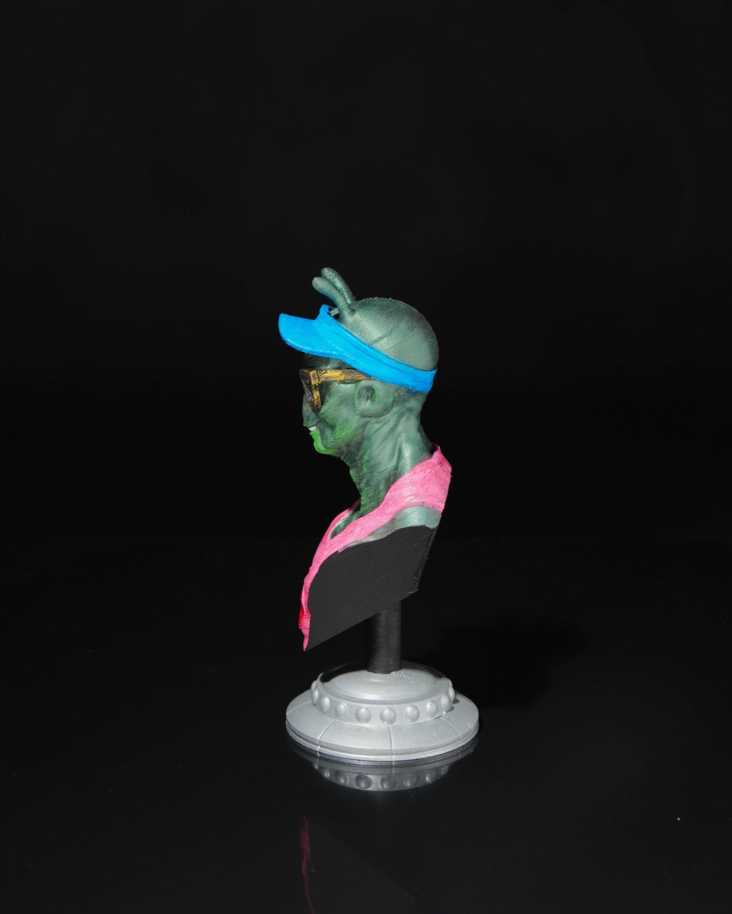 Alien tourist bust Kevin